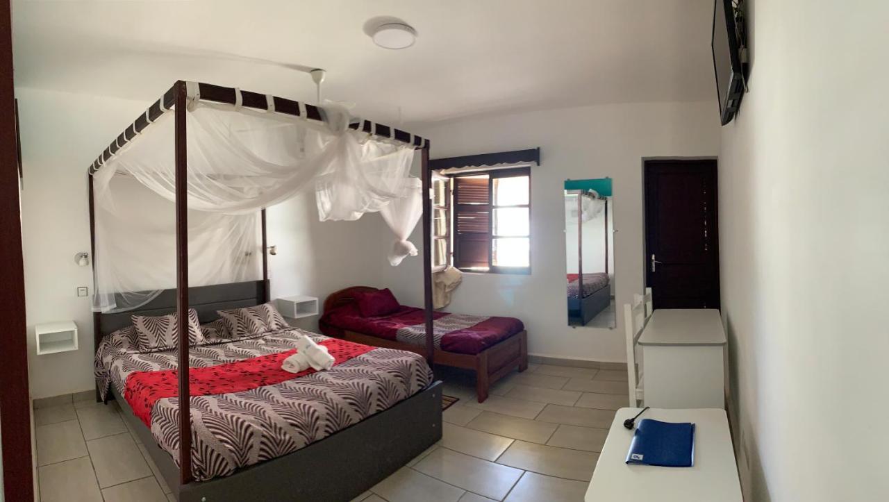 Hotel - Appartement Meuble " Les Flots Bleu " Antananarivo Esterno foto
