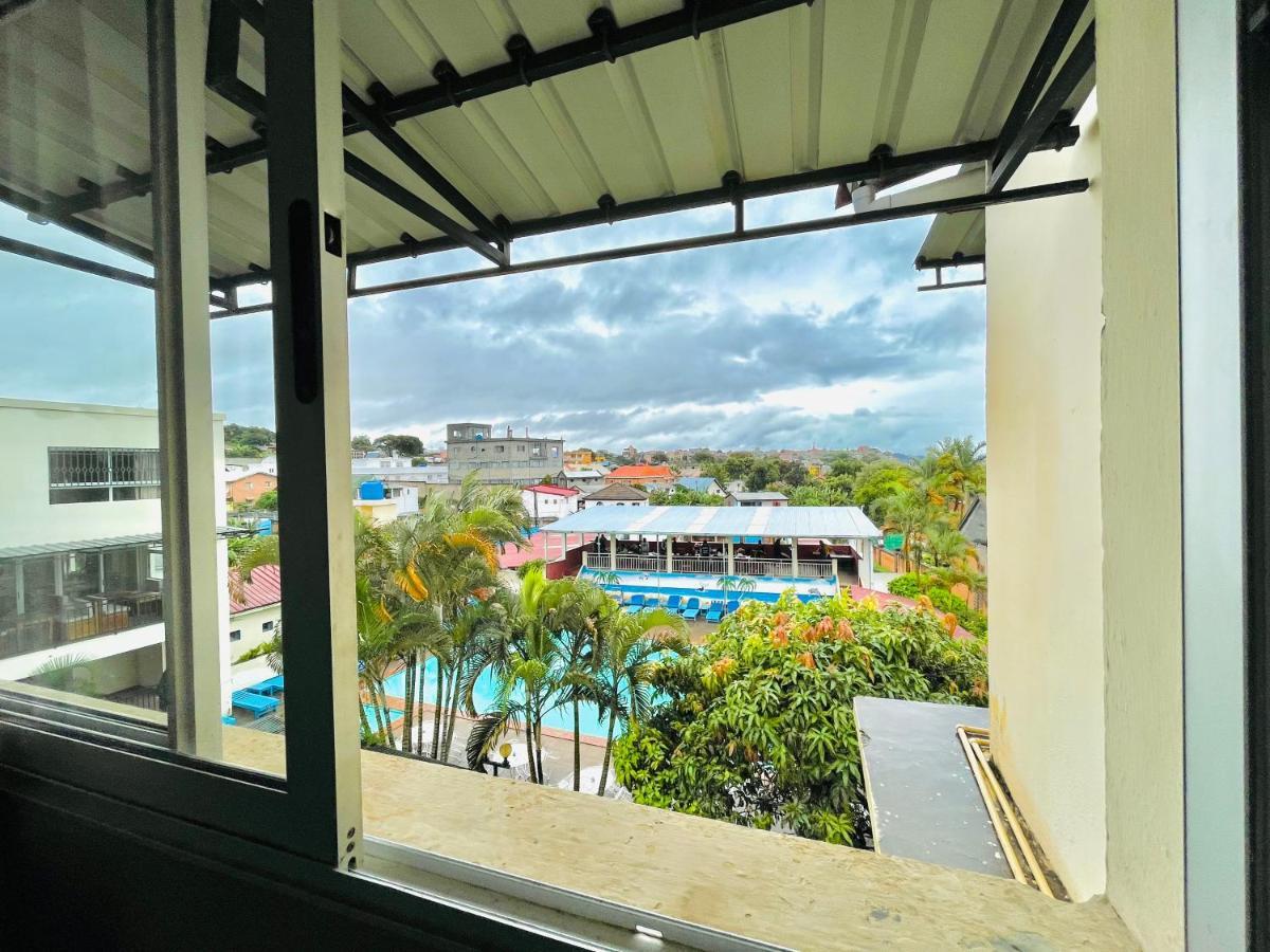 Hotel - Appartement Meuble " Les Flots Bleu " Antananarivo Esterno foto