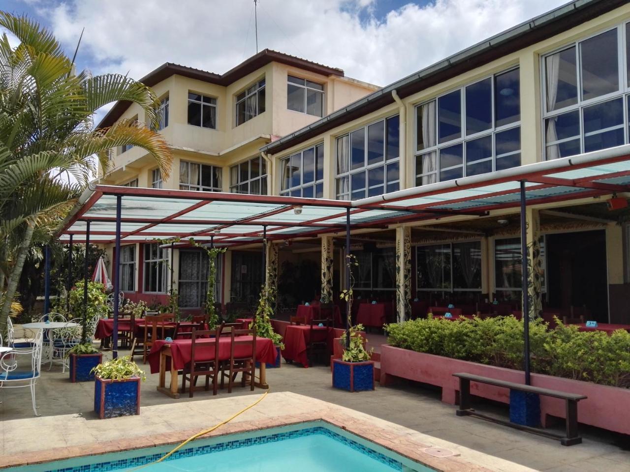 Hotel - Appartement Meuble " Les Flots Bleu " Antananarivo Esterno foto