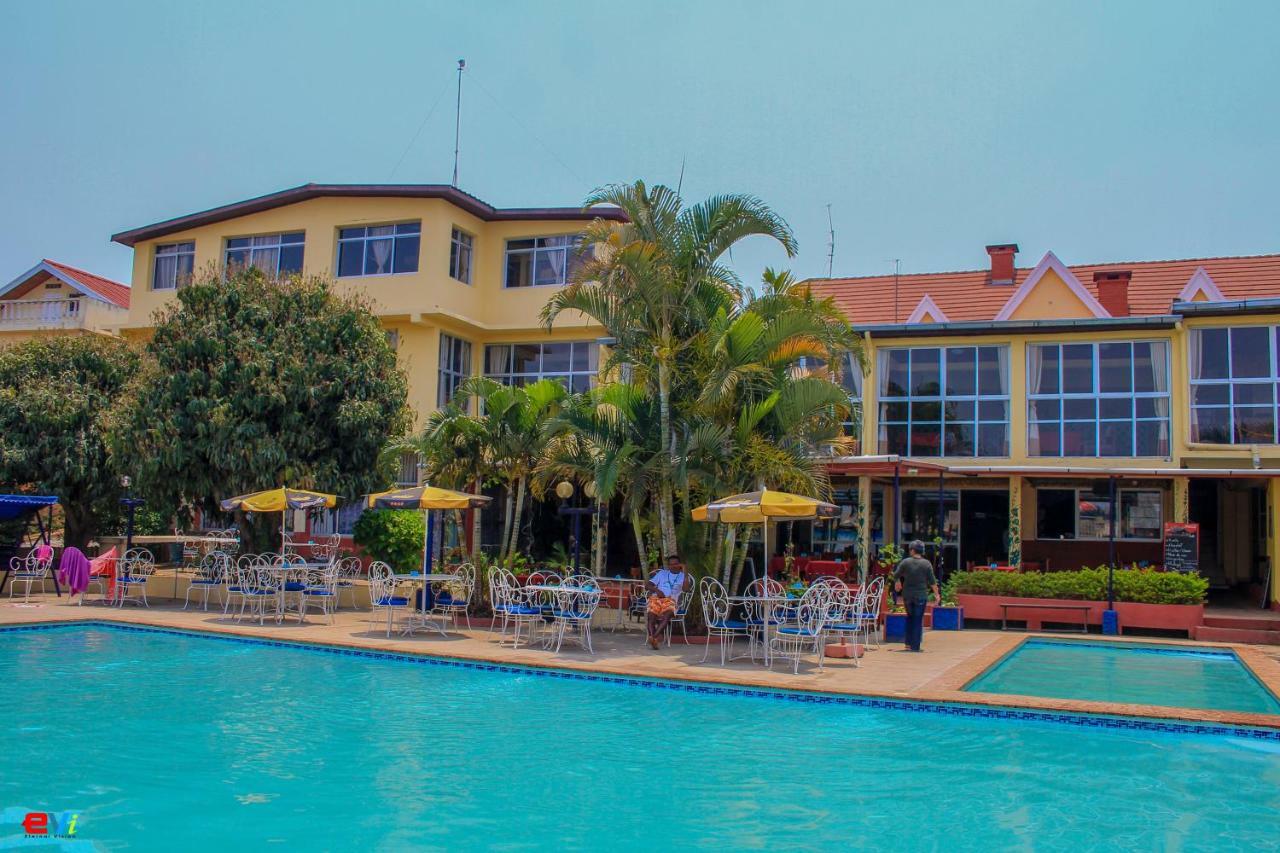Hotel - Appartement Meuble " Les Flots Bleu " Antananarivo Esterno foto